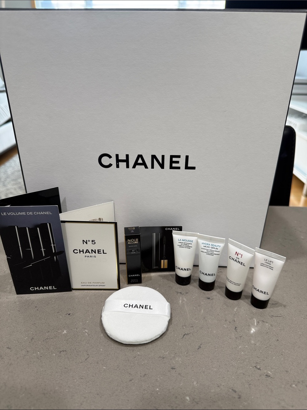 CHANEL Box with 7  Samples  and  powder puff